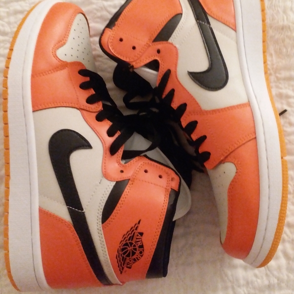 nike shoes - Picture 3 of 3